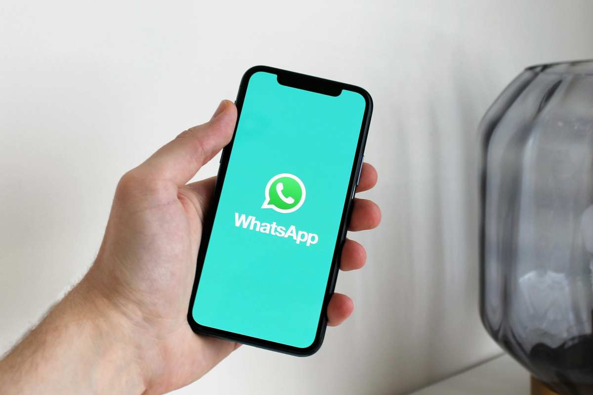 WhatsApp cambia colore solo alcuni smartphone